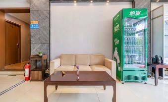Shangpin Lily Boutique Hotel Qingdao Taidong beer Street store