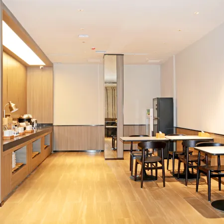 Taifeng Smart Holiday Inn (Leather City Ancient City)