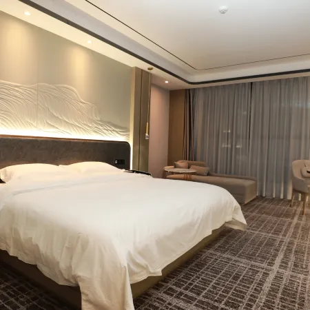 Gaozhou Nanhao Collection Hotel