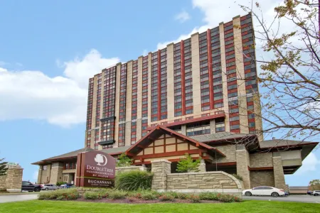 DoubleTree Fallsview Resort & Spa by Hilton - Niagara Falls Отели в г. Ниагарский водопад