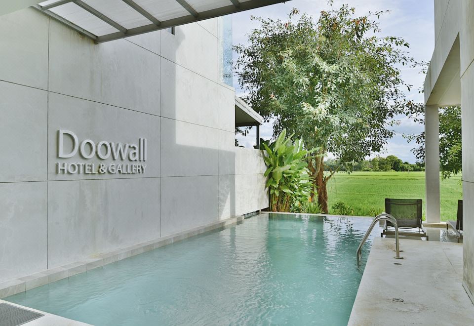 치앙라이 화이트 사원과 가까운 두왈 호텔의 전경