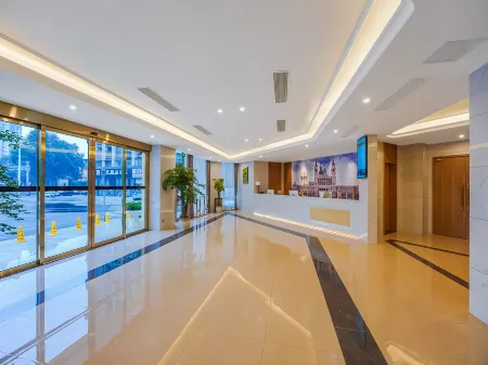 Vienna 3 Best Hotel (Chengdu Qingbaijiang Tonghua Avenue) Отели рядом с достопримечательностью «Sichuan Construction Department Televison University Branch (Junior College)»