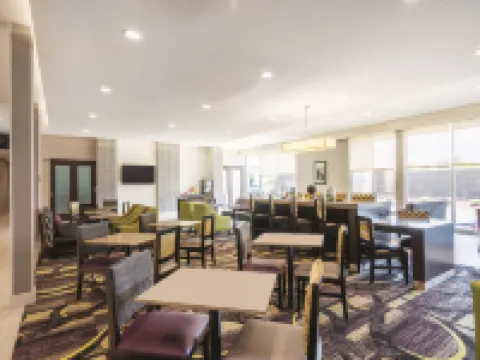 La Quinta Inn & Suites by Wyndham Memphis Downtown メンフィスのホテル