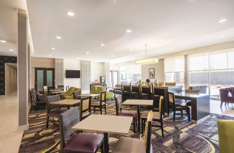 La Quinta Inn & Suites by Wyndham Memphis Downtown photo 3