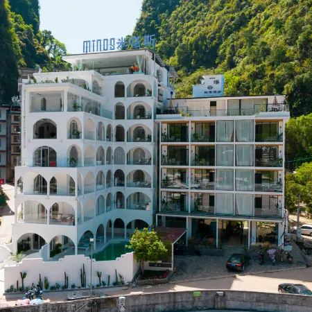 Yangshuo MINOS Hote/ Catton Castle Hotel (Yulong River Ten-Mile Gallery)