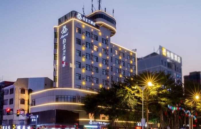 Magnotel (Qinzhou Bay Square east railstation hotel)