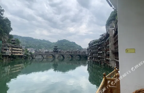 鎮遠苗鄉樓江景客棧