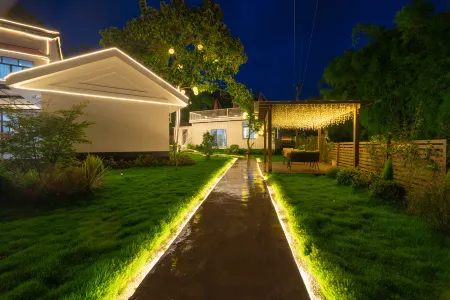 Sapporo Hotel (Jianyang Tianfu Airport Branch) Отели рядом с достопримечательностью «Sancha Lake Scenic Area»