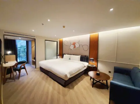 The Quart Ruamrudee by UHG Отели рядом с достопримечательностью «Алтарь Эраван»