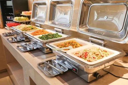 Vienna Hotel(Dengzhou Guangyi mall store) Отели рядом с достопримечательностью «Nanyang Vocational College of Science and Technology»