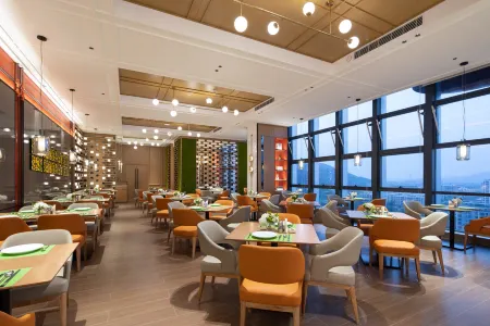 Hampton by Hilton  Deqing Отели рядом с достопримечательностью «Moganshan Senbo Resort Nature Park»