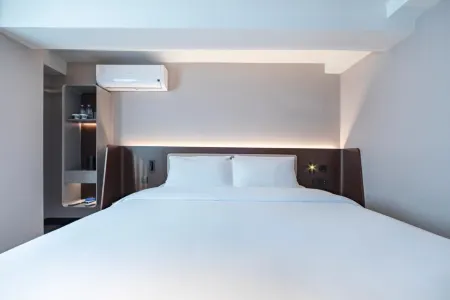 HanTing Hotel (Shanghai Jing'an Temple Wuding Road Subway Station)