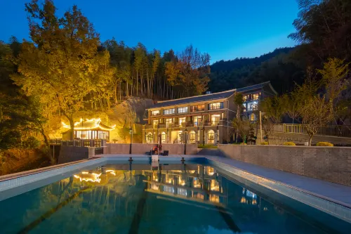 Floral Lux Hotel·Qvzhou Yungu Yashe Hotel Hotels in Quzhou