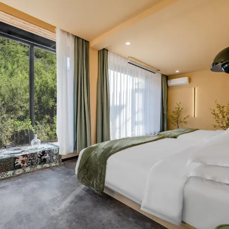 Not late Great Wall Landscape Private Soup Homestay