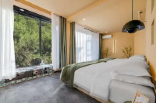 Not late Great Wall Landscape Private Soup Homestay