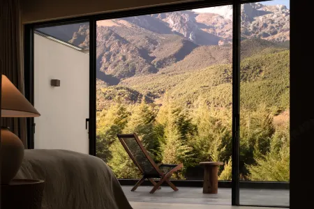 Lijiang Snow Mountain stone house