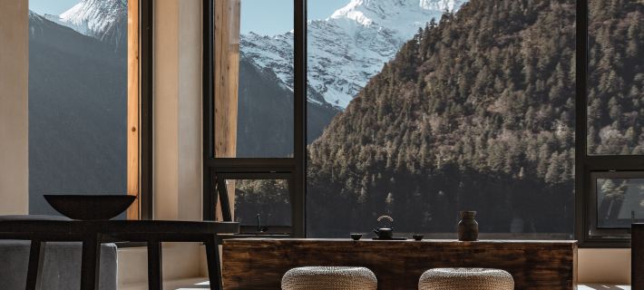YOLO Guesthouse Hotels in Deqin