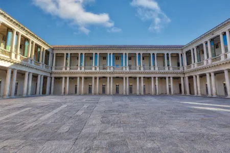 Portrait Milano - Lungarno Collection Отели рядом с достопримечательностью «Biblioteca di Via Senato»