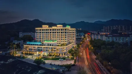 Green  season  hotel Отели рядом с достопримечательностью «Lishui University Vocational and Technical College»