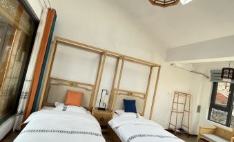 Yulong Baisha Yuhu Renjia Chinese Inn