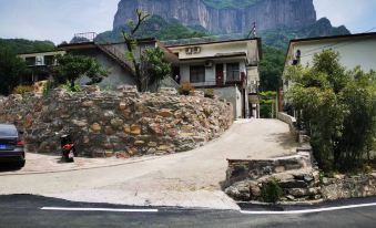 Huixian Laiyunge Inn