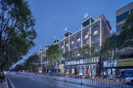 Rucheng Me Young Me House Hotel (Chenzhou Rucheng Sun City Ailian Square) Отели в г. Жучэн