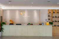 April Sky Holiday Inn