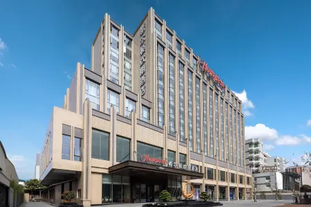 Hampton by Hilton Shantou Railway Station Отели рядом с достопримечательностью «Kelong Trees Garden»