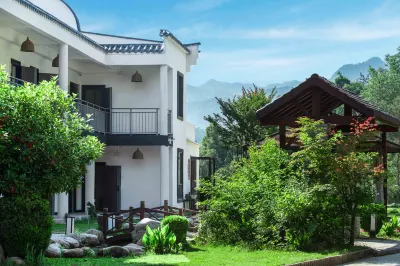 Yingshan Crescent Moon Homestay
