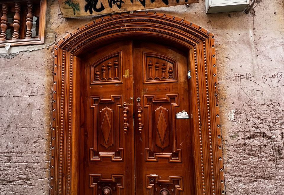 [Huahaijian Homestay의 깔끔한 현대식 객실 내부]