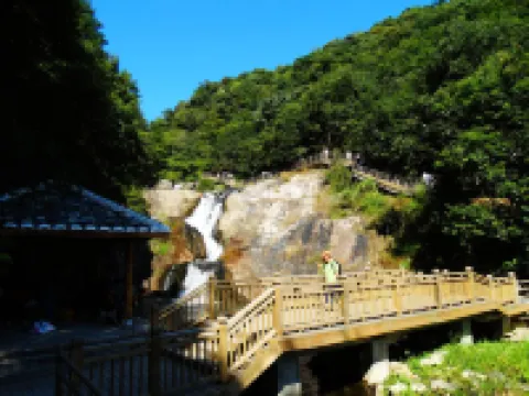 樑野三人行民宿館