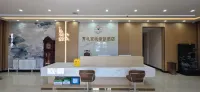 Qili Palace Taoyuan Dream Hotel (Longsha Zoo and Botanical Garden Qiqihar Medical College)