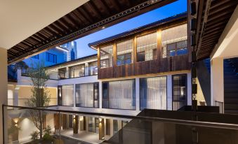 Molan Guanting Hotel (Shaoxing Luxun's Hometown City Square Branch)