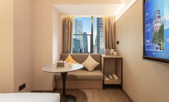 Home Inn Plus (Chongqing Jiefangbei Hongyadong Branch)