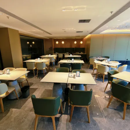 Magnolia Business Hotel (Nenjiang Railway Passenger Station Branch)