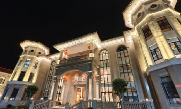 Huayue Village Hot Spring Hotel