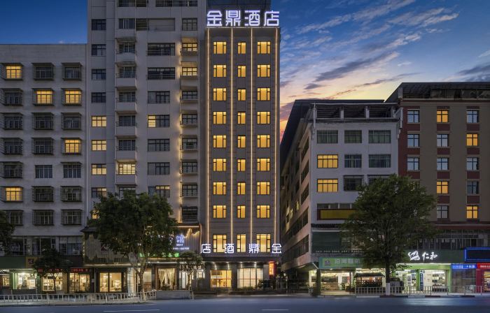 Tongren Yanhe Jinding Hotel (Yanhe County Government Square Branch)