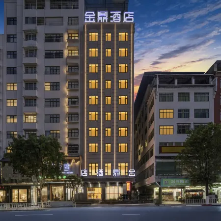 Tongren Yanhe Jinding Hotel (Yanhe County Government Square Branch)
