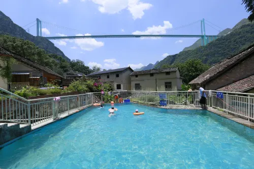 Xiaohuajiang Buyi Qiaoyuan Homestay - เปิดใหม่