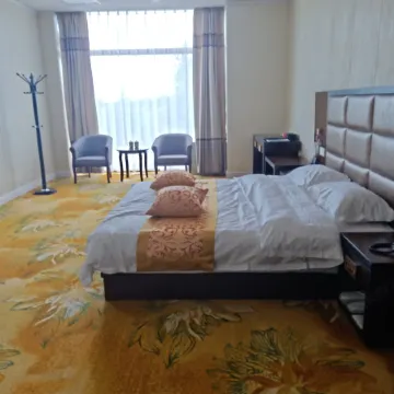 Naimanqi National Day Business Hotel