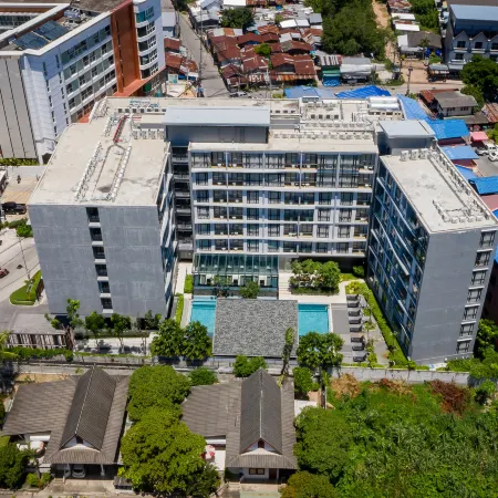 Arden Hotel and Residence Отели рядом с достопримечательностью «Торговый центр Harbor Pattaya»