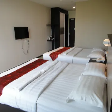 Galaxy Hotel Hotels near Arulmigu Sri Maha Karumari Kulathambal Temple Simpang Ampat , Seberang Perai