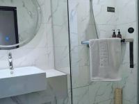 途客中国酒店(淮北体育场店) - 乐途大床房