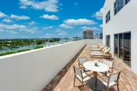 Hilton Cabana Miami Beach Resort - Rooftop Pools