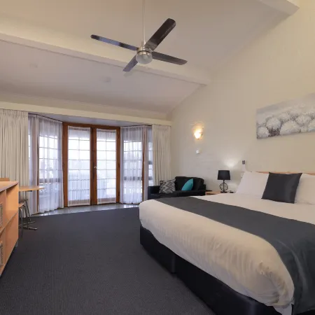 Barclay Motor Inn