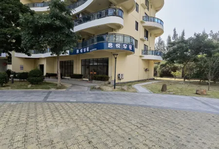 Dongshan Warm Sun Sea View Guesthouse Отели рядом с достопримечательностью «Sufeng Mountain»