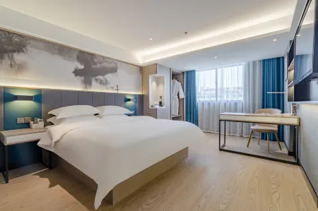 Gujing Junlai Hotel (Tiantian Runcheng Plaza) Отели рядом с достопримечательностью «The Red Water Bloom Lake Wetland Park»