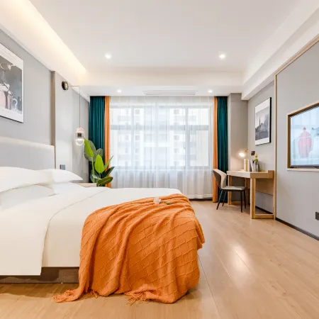 Lotang Hotel (Luoyang Baolong City Plaza store)