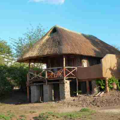 Njobvu Safari Hotel Exterior