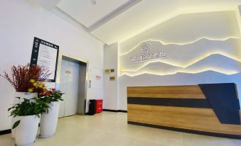 The lobby or reception area at Hotel Cebu Westin Taiwan International Airport at Hangzhou Wulin International City Camp (West Lake Wulin Gate Subway Station Store)